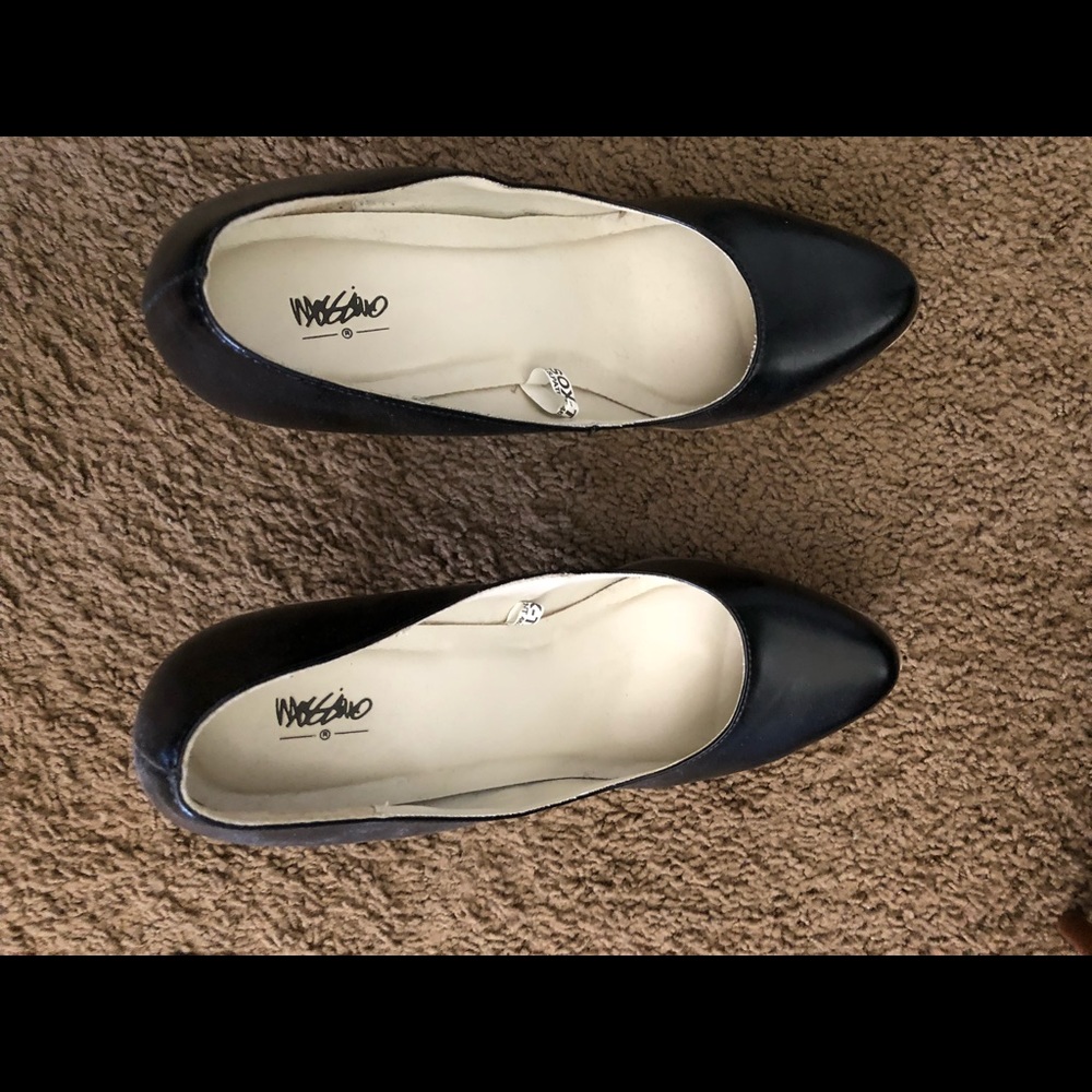 Black heels barely worn